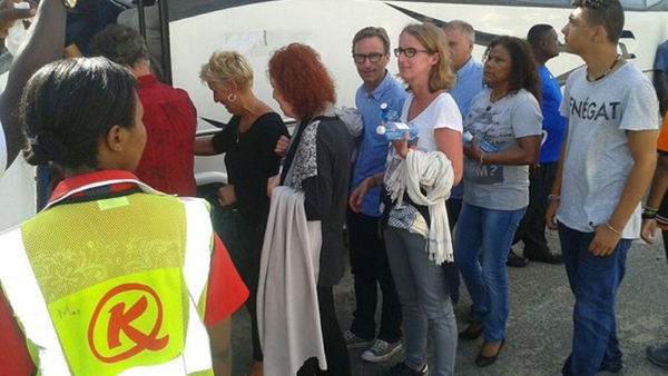 Ground staff assist passengers after they were evacuated from the Air France flight (Pic: @KenyaAirports)