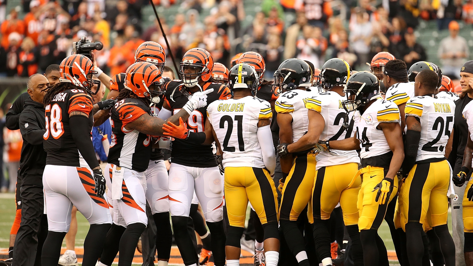 Photos: Bengals Warm Up for Wildcard Weekend