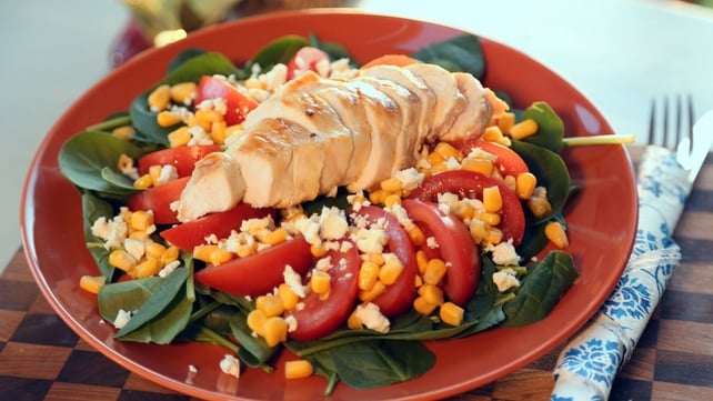 Spinach salad with chicken, corn and feta