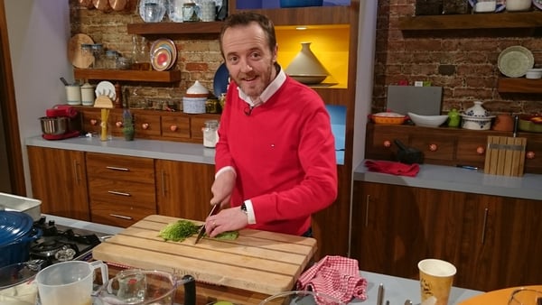 Wade Murphy visits Today with Maura and Dáithí to make steak, caramelised onions, potato gratin and pepper sauce.