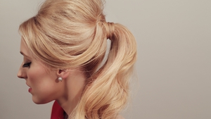 Do you want to switch up your hairstyle this Valentine's Day? Check out this fab step-by-step tutorial from Great Lengths for a ponytail with attitude!