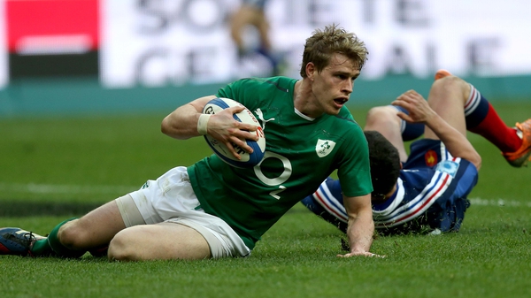 Andrew Trimble scores for Ireland against France in 2014