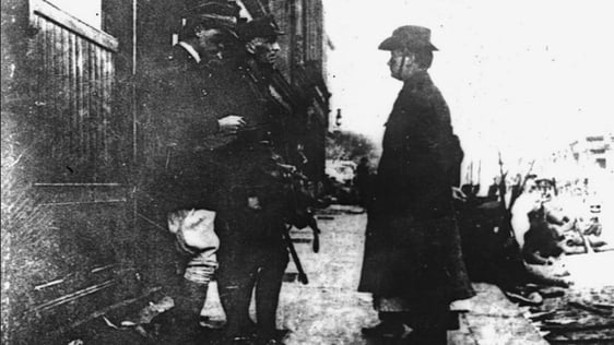 Patrick Pearse surrenders to General Lowe, 29 April 1916
Cashman Collection RTÉ Stills Library