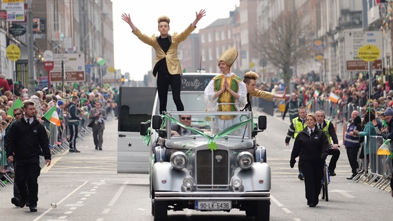 spectators at saint patricks day