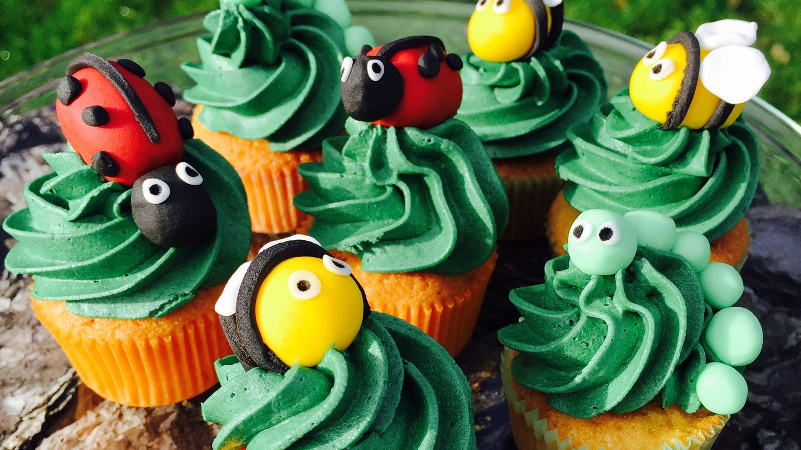 Bumble Bee Cakes, Hungry Happenings, Recipe