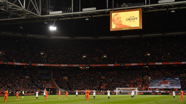 A minute's applause took place in the 14th minute at the Amsterdam ArenA.