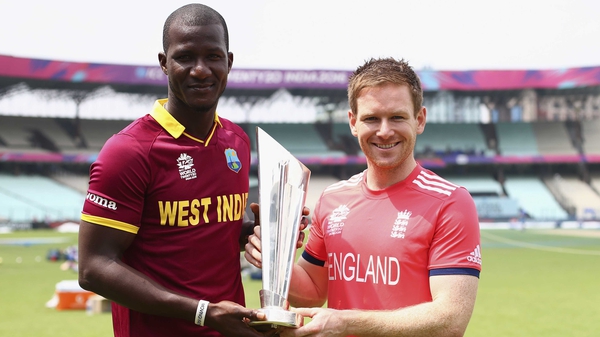 Darren Sammy of the West Indies and Eoin Morgan of England hold the trophy ahead of the T20 final