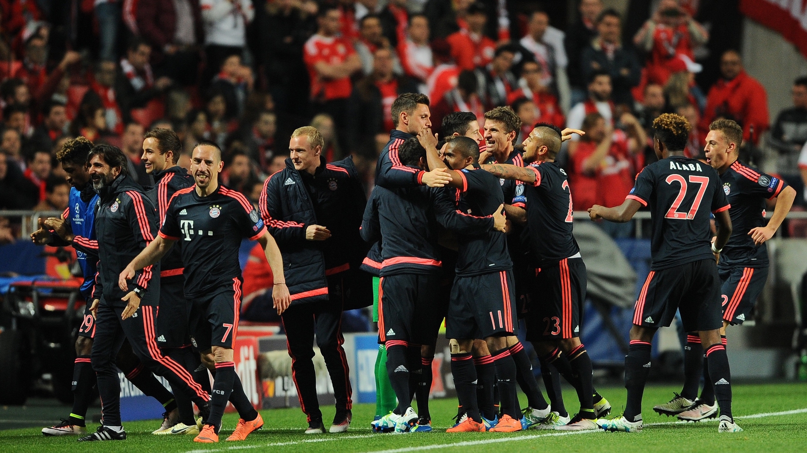 Bayern beat Benfica to march into semis