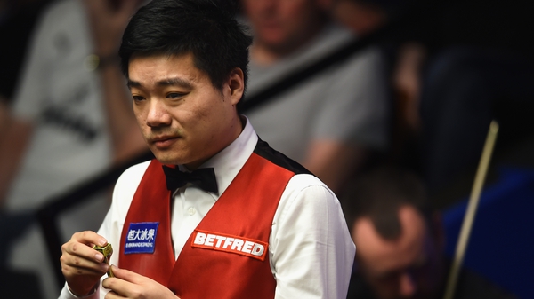 Ding Junhui leads 6-2 after the opening session of world semi-final with Alan McManus