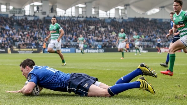 Johnny Sexton touches down for Leinster's opening try at the RDS