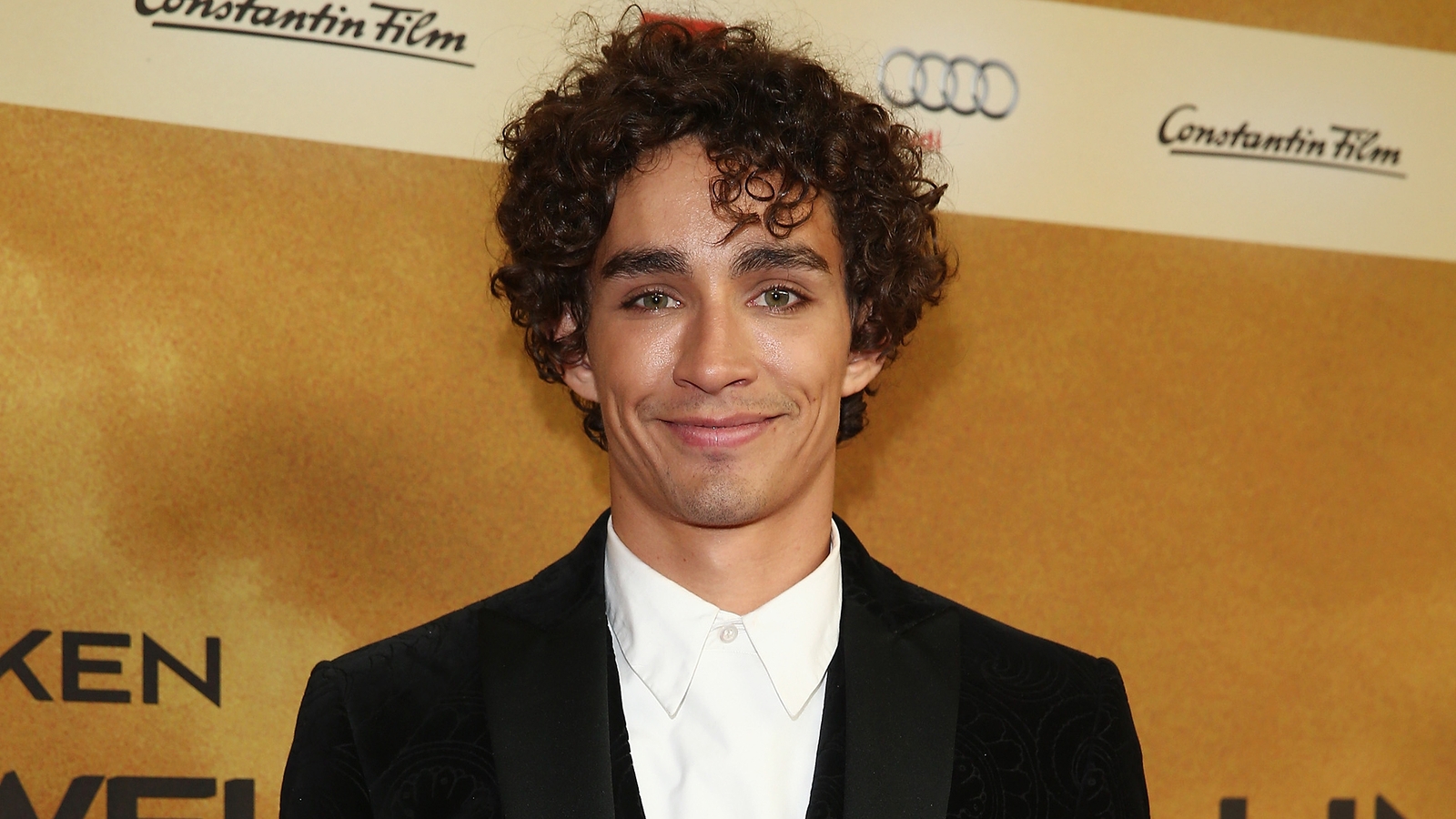 Robert Sheehan joins Peter Jackson's Mortal Engines