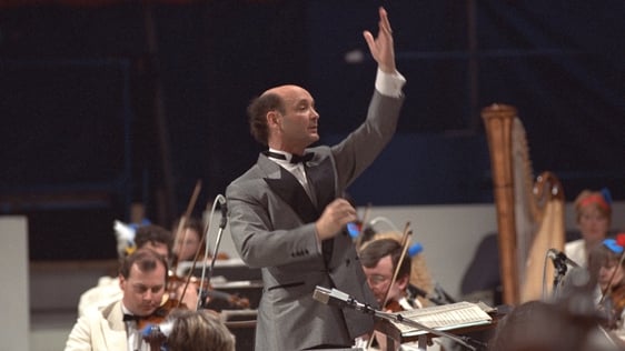 Proinnsías Ó Duinn Conducting RTÉ Proms (1991)