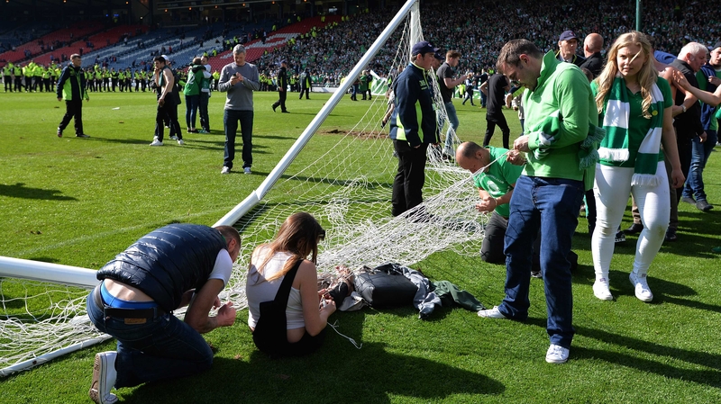 Hibs vow to punish unruly pitch invaders