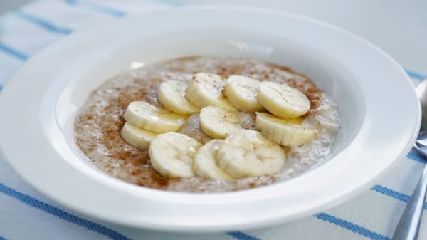 Operation Transformation has several low-calorie breakfast options to share from their food plan. Here's their recipe for super healthy and tasty porridge.