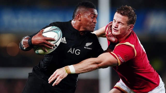 Waisake Naholo fends off Hallam Amos