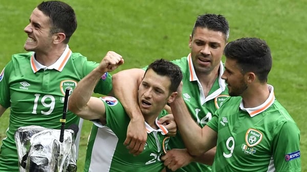Wes Hoolahan (C) is mobbed by his team-mates