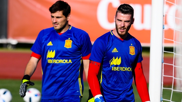 Casillas (L) has been supplanted by De Gea in the Spanish goal