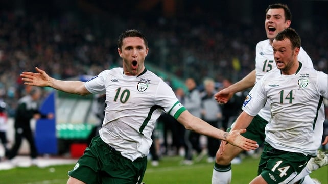 Robbie Keane celebrates his equaliser Robbie Keane celebrates his equaliser
