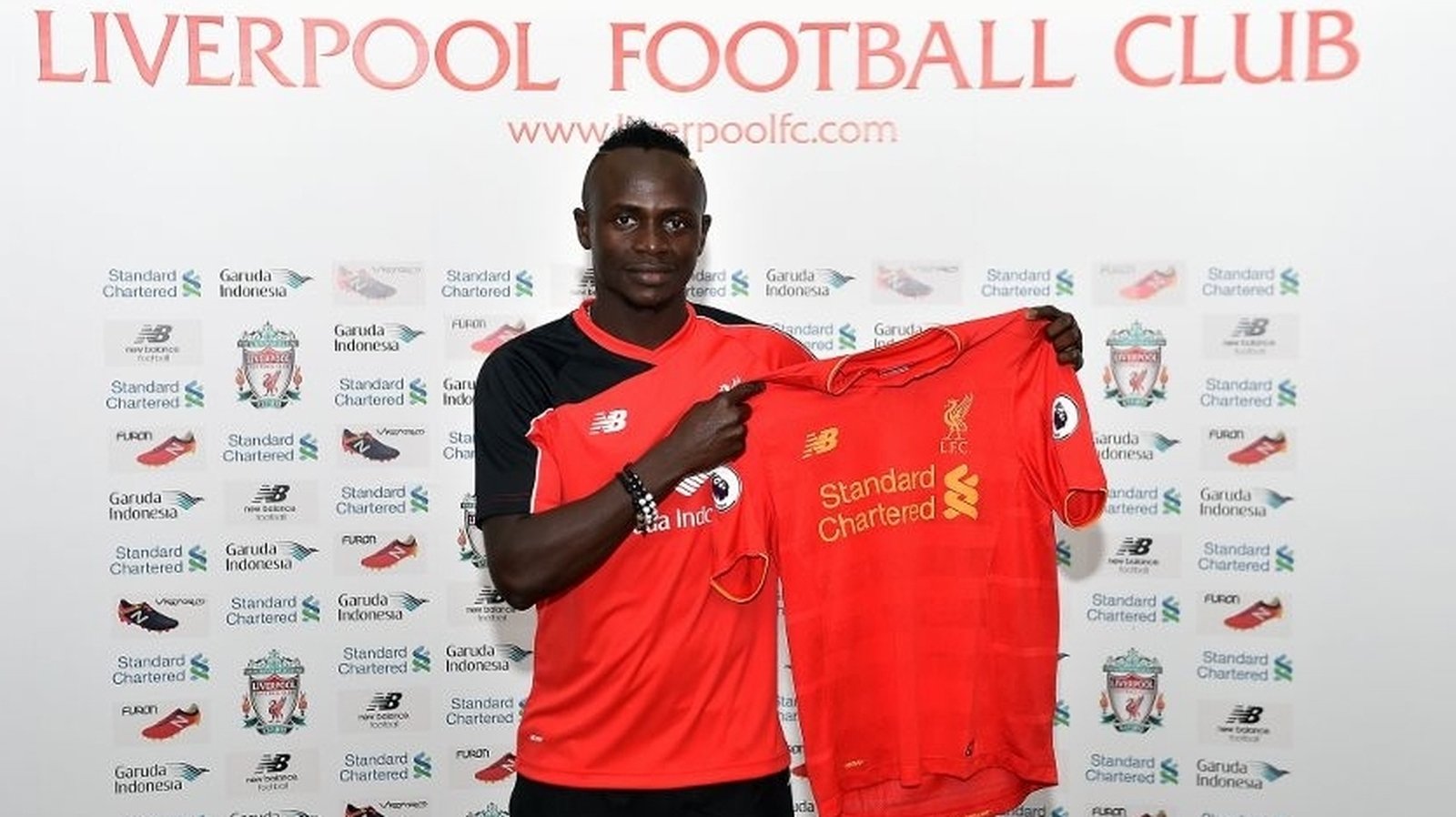 Sadio Mane completes £30m move to Liverpool