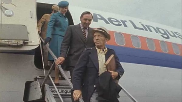 Bing Crosby arrives in Dublin in 1976