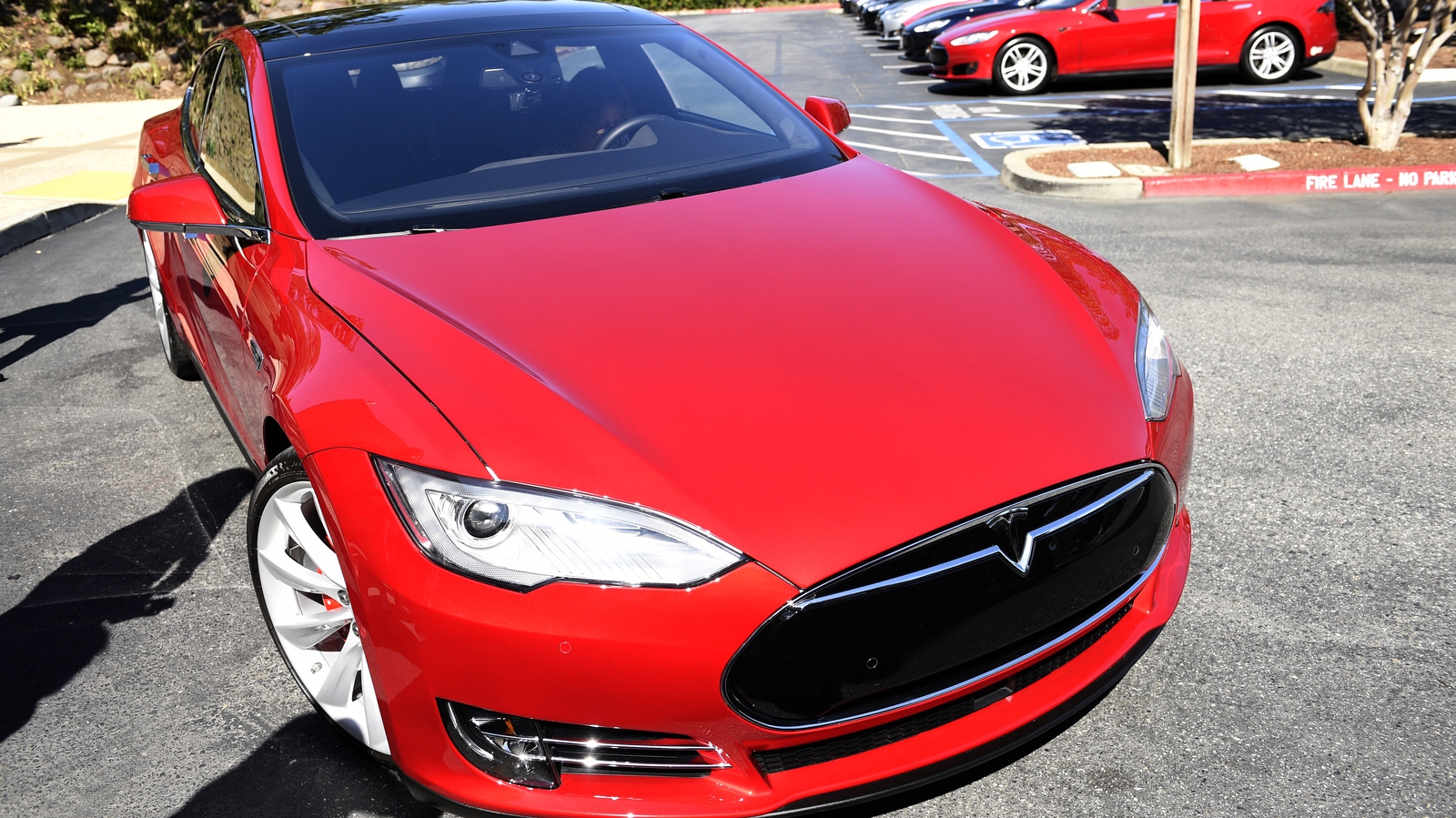 Tesla starts selling cars in Ireland