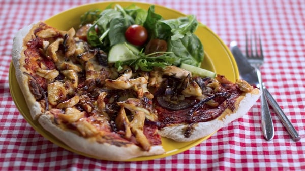 Watch how Operation Transformation make BBQ Chicken Pizza! Perfect for a cosy afternoon in front of the TV! G'wan Dublin and Mayo!