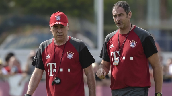 Carlo Ancelotti (L) with his Bayern Munich assistant Paul Clement