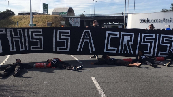 Protests on the road to London's Heathrow Airport (Pic: @ukblm)