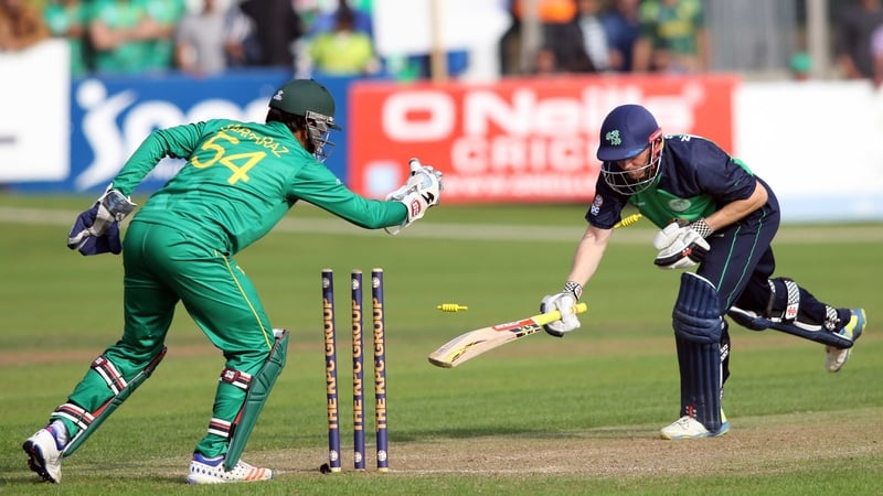 Niall O'Brien (R) is out, stumped for 10 by Sarfraz Ahmed