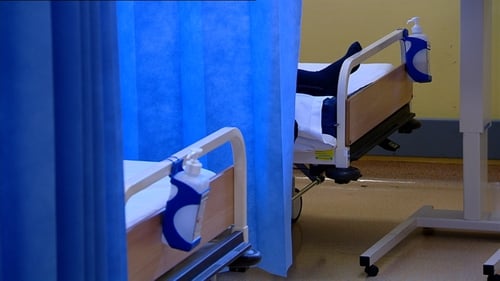 Patients who refuse to give up their beds can be removed, according to HSE memo