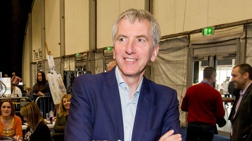 A Stormont Assembly Committee called on Máirtín Ó Muilleoir to step down while an investigation into a witness controversy is carried out