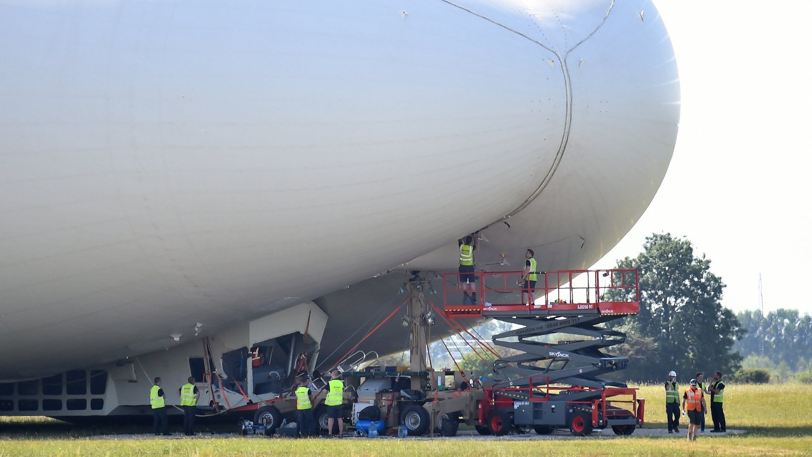 World s Largest Aircraft Crashes On Test Flight