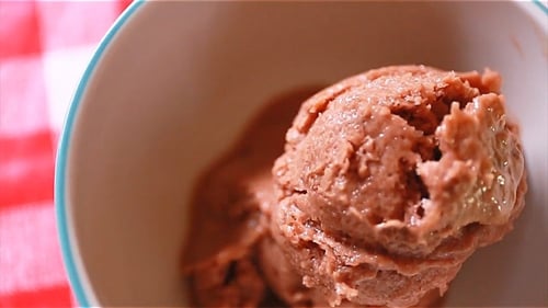 Watch Molly as she prepares an easy healthy frozen treat - chocolate banana ice cream.