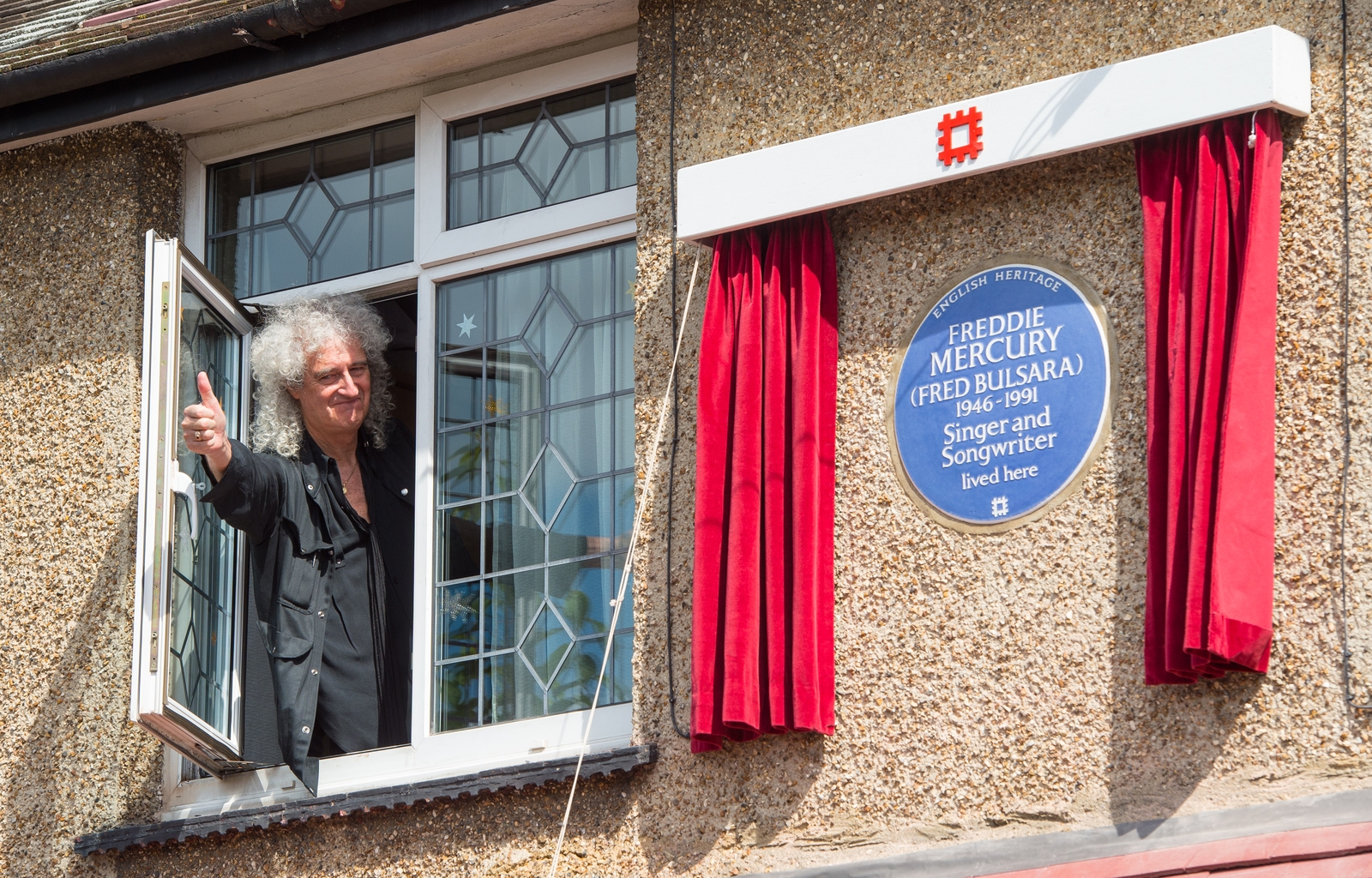 Brian May unveils plaque in memory of Freddie Mercury