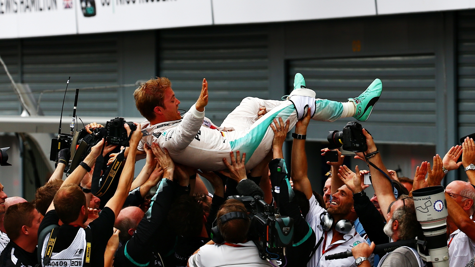 Hamilton victorious in Monza ahead of Rosberg