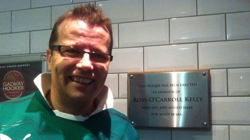 Paul Howard with the (in)famous ROCK plaque in Kielys of Donnybrook