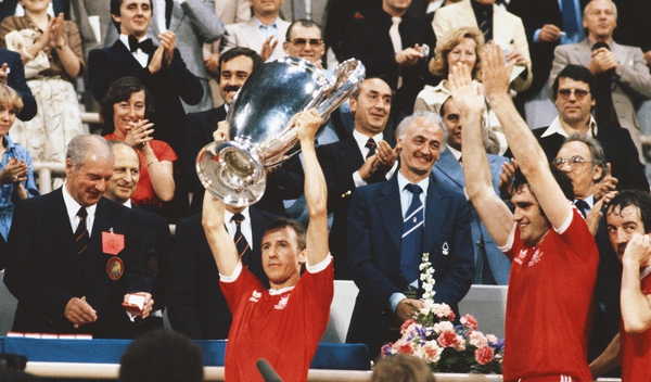 Nottingham Forest captain John McGovern lifts the trophy in 1979