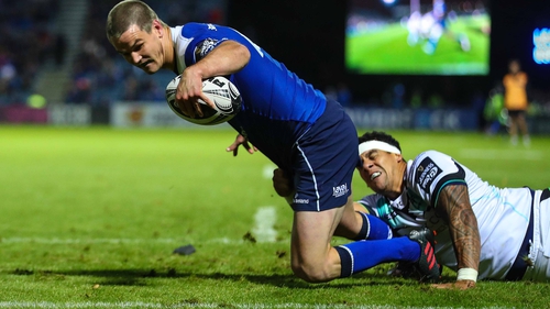 Jonny Sexton touches down for a Leinster try