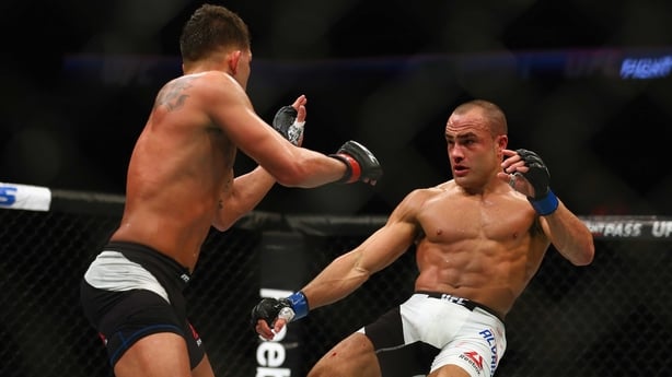 Eddie Alvarez (R) in action against Anthony Pettis
