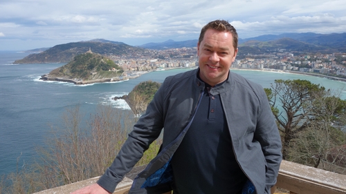 Tonight on RTÉ One, Neven Maguire visits San Sebastian whilst on his food trails. The chef whips up a number of delicious recipes including this flourless orange and almond cake with rosemary syrup.