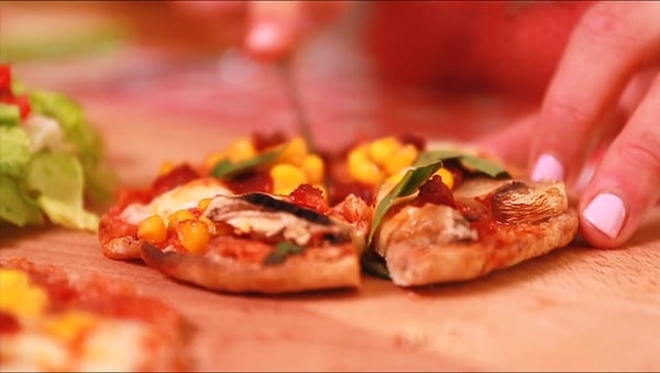 This week Molly Makes super speedy pitta pizzas!