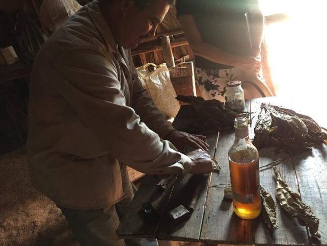 Cigar shopping at a farm in Viñales
