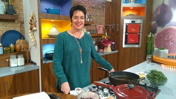 Eunice visited Dáithí and Maura to share her recipe for delicious meatballs in tomato sauce.