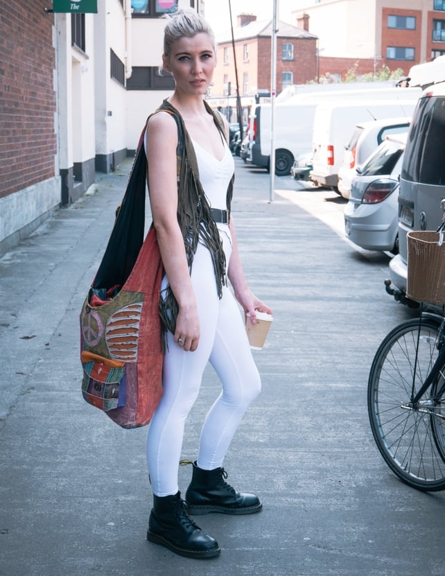 Kant kope with the style icon that is Jen Murphy. Check out her all white ensemble!