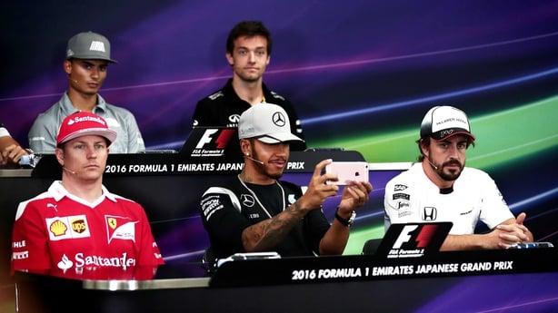 Lewis Hamilton distracted by Snapchat at a press conference