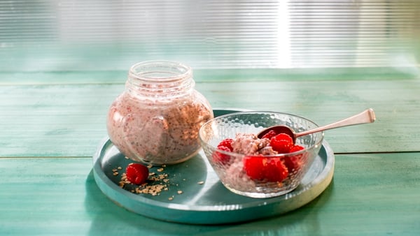 It's National #PorridgeWeek so to celebrate this tasty event we're sharing dietitian Aveen Bannon's deliciously healthy recipes. This overnight oats is a must!