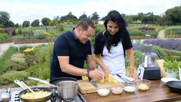 Every Monday on Today with Maura and Dáithí, Neven Maguire will focus on food for mums-to-be and kiddies. This week we're looking at his Chicken and Sweetcorn risotto for weaning children.