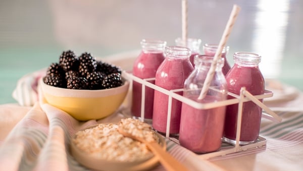 Want a healthy breakfast to kick start your morning? Why not try Aveen Bannon's super quick Blackberry Oat Smoothie?