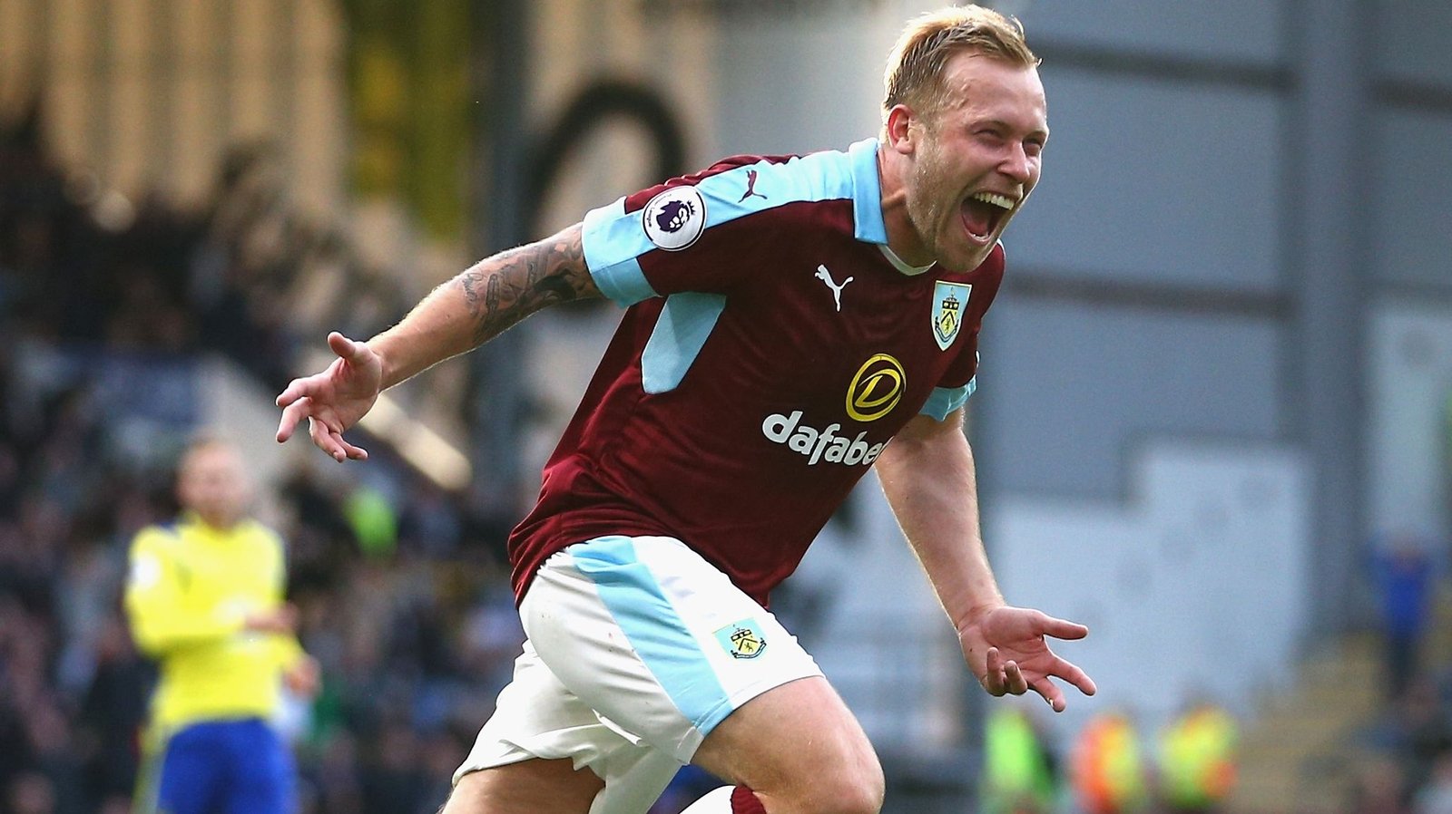 Arfield gives Burnley lift-off against Everton