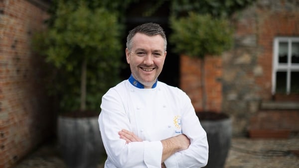 Chef Gearóid Lynch appeared on Today with Maura and Dáithí to share his recipe for gluten-free southern fried chicken.